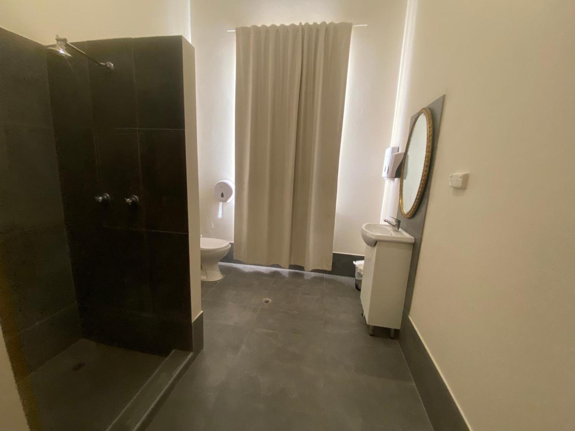 Junee Hotel Hotel *